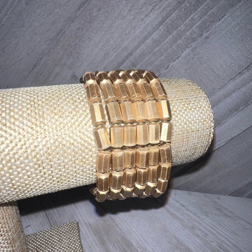 4 gold bracelets - Picture 3 of 5